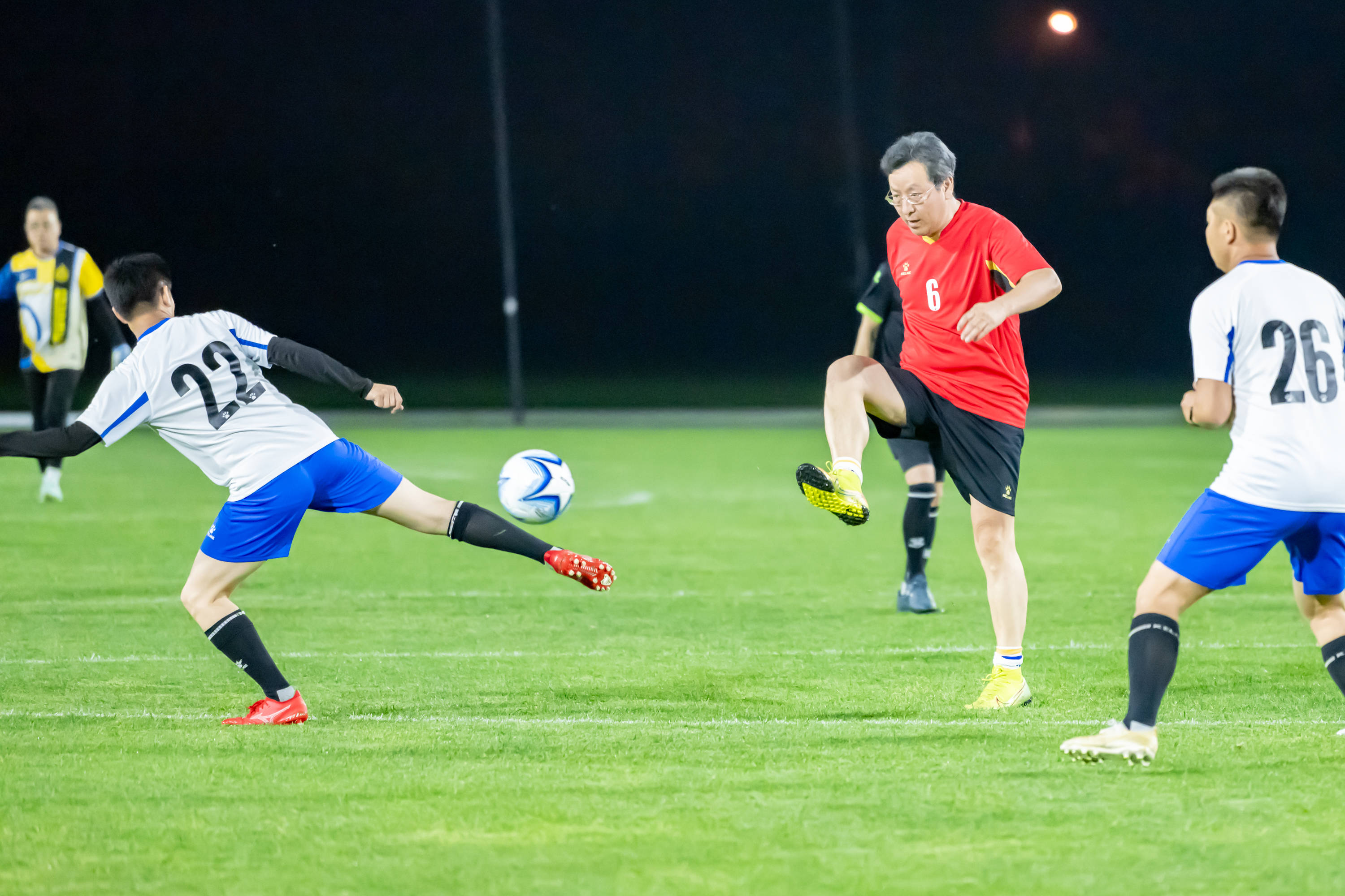 也让其他球 也让其他球